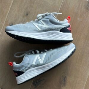 New Balance Gray and Black Sneakers with Breathable Mesh and Cushioned Midsole